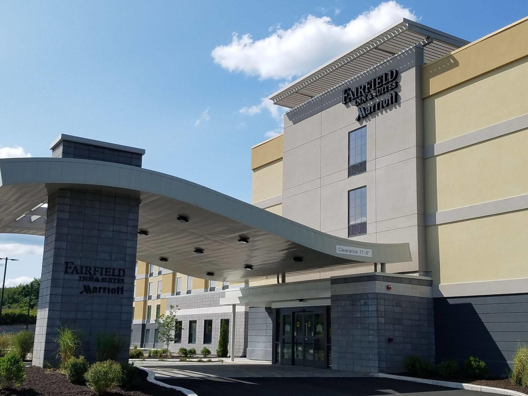 Fairfield Inn & Suites By Marriott Springfield Holyoke Exterior photo